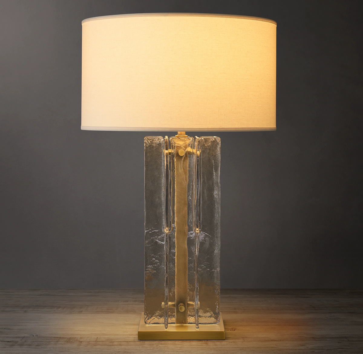 Close-up of interlocking cast glass planes on Lattice table lamp | Casa Norex