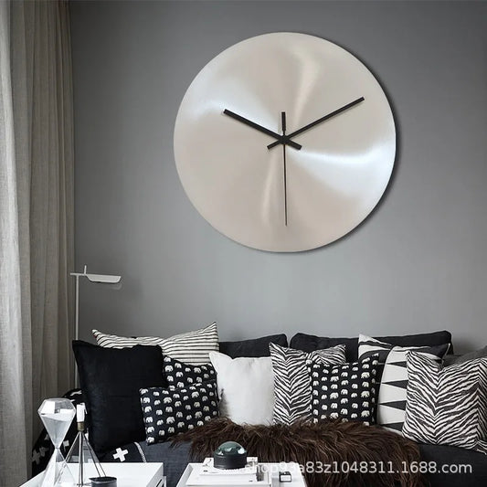 Ultra-Thin Metal Wall Clock glossy numberless dial close-up | Casa Norex