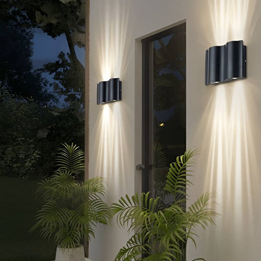 Wall light on courtyard exterior — dynamic light and shadow | Casa Norex