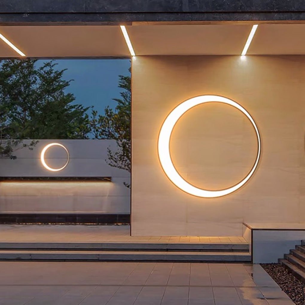 Round outdoor wall light on modern building facade — Casa Norex