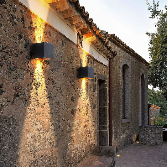 Dual-head up down outdoor wall light, aluminum and glass — view 3 | Casa Norex