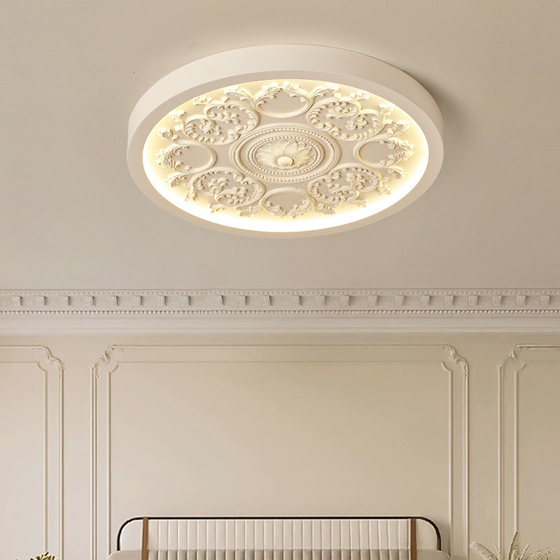 Close-up of 3 sizes 12.99"-19.69" on flush mount ceiling light | Casa Norex