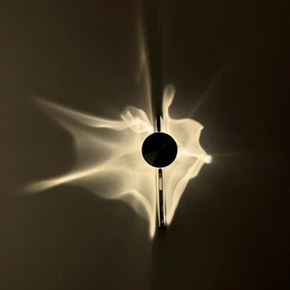 Solo wall sconce light fanning out to one side across a dark wall, ripple pattern — Casa Norex