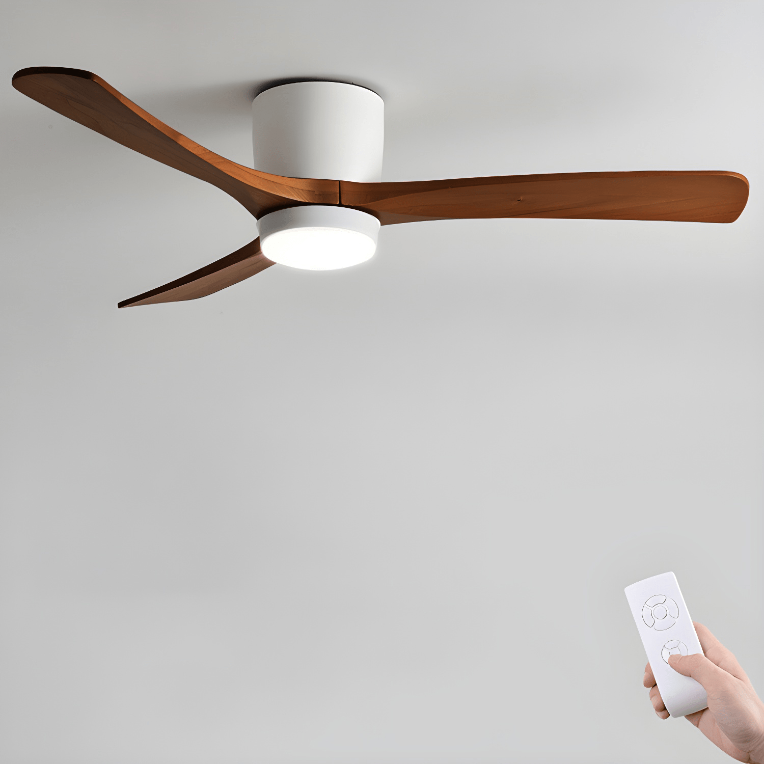 Close-up of sycamore wood grain on ceiling fan blade | Casa Norex