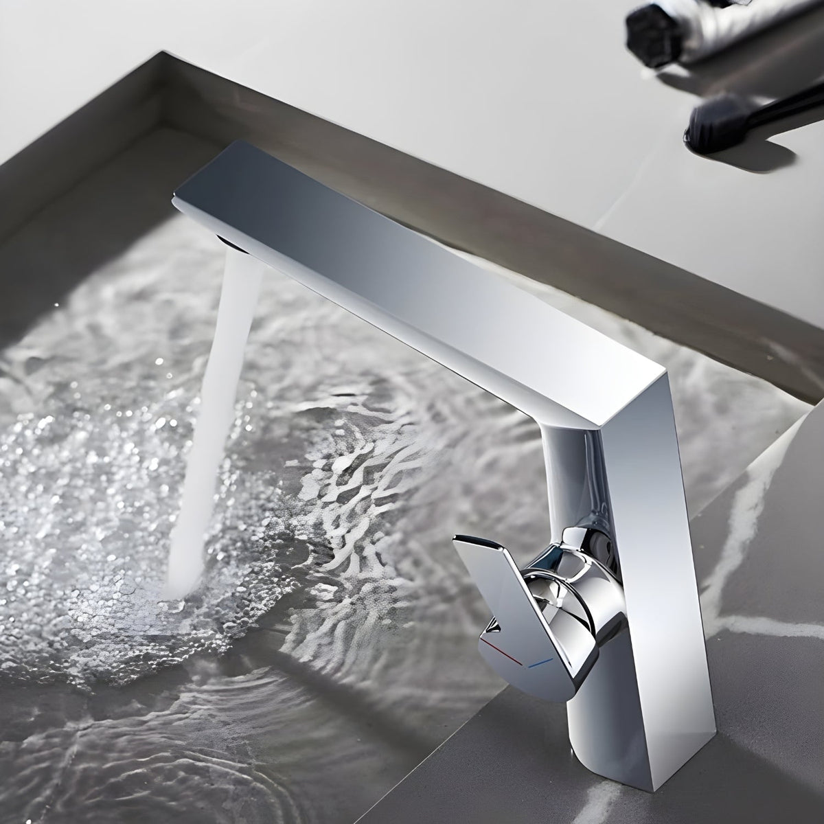 Purelane Bathroom Faucet handle detail — Black finish — Casa Norex
