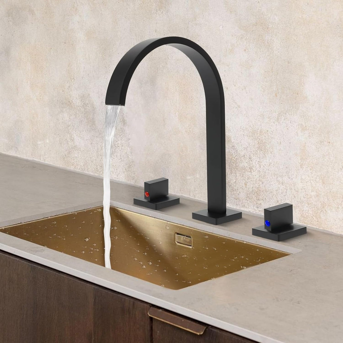Squareline Bathroom Faucet handle detail — Black finish — Casa Norex