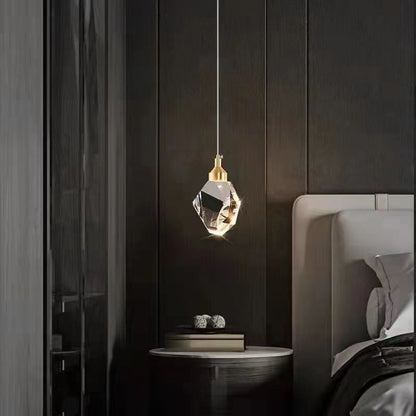 Close-up of faceted crystal shade catching light on pendant | Casa Norex