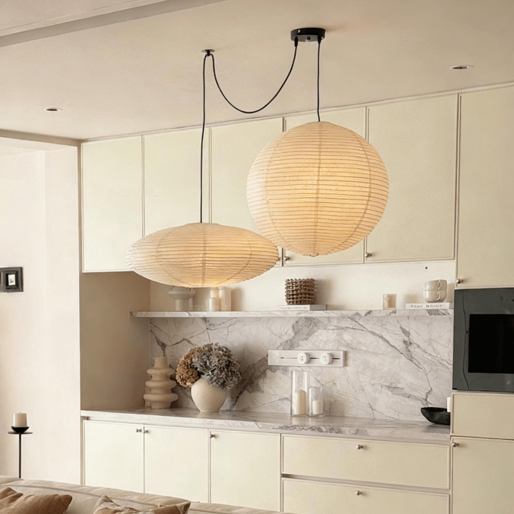 Close-up of paper shade texture on pendant lamp | Casa Norex