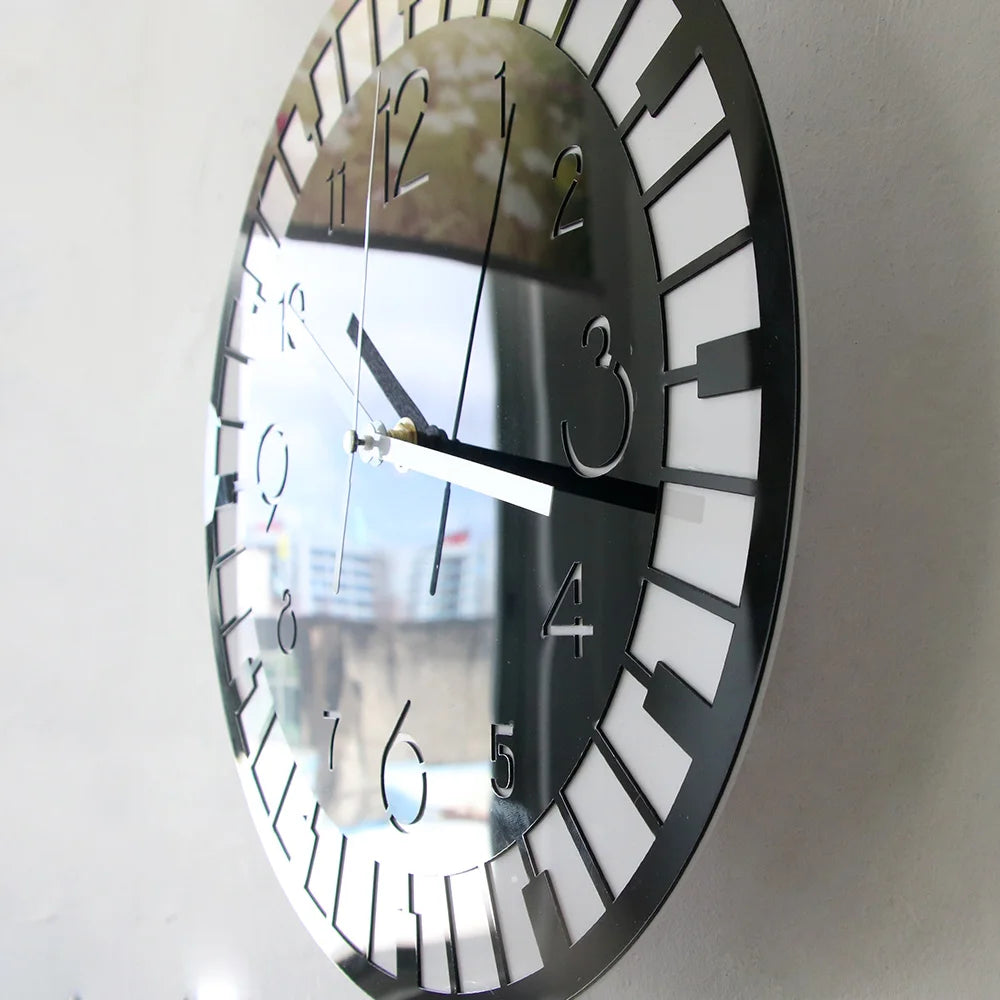 Piano & Violin Pendulum Wall Clock silent quartz movement detail | Casa Norex