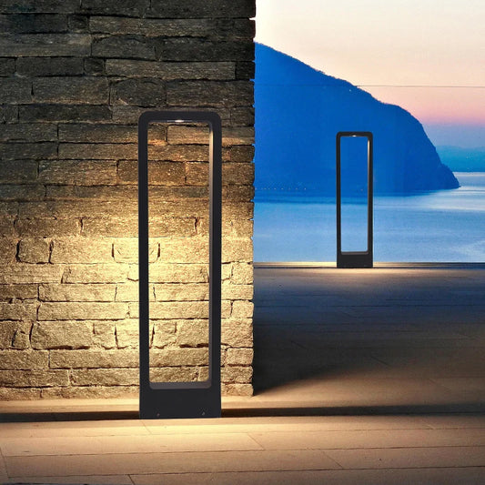 Solari bollard light cool white glow at night — Casa Norex
