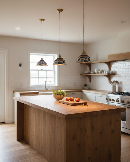 Hand-painted ceramic pendant lamp with brass fittings | Casa Norex