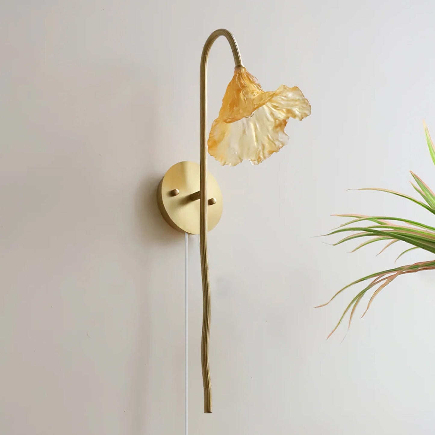 Amber petal glass shade close-up - Lotus plug-in wall lamp by Casa Norex