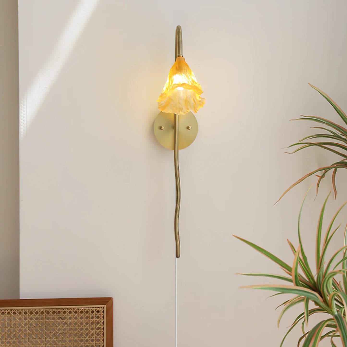 Lotus Amber plug-in lamp warm honeyed glow bedroom - Casa Norex