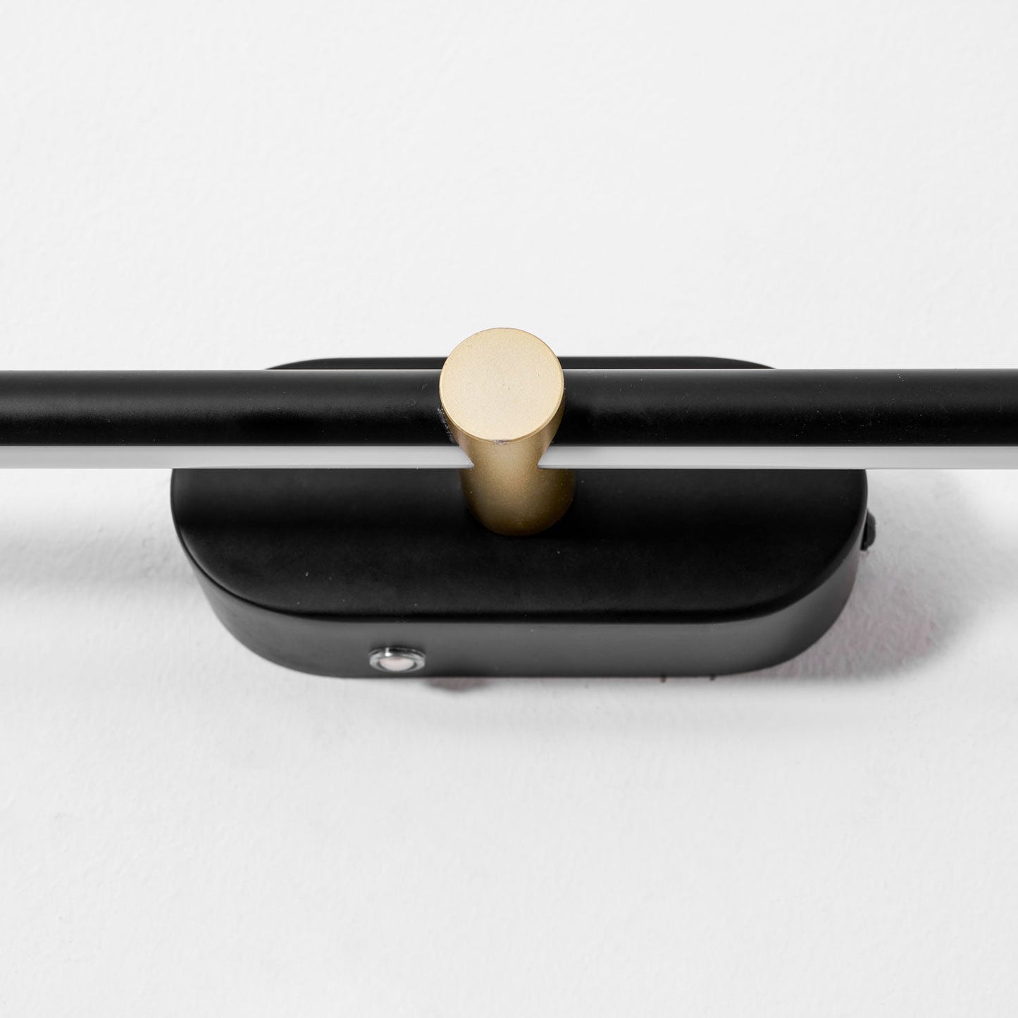 Minimalist Linear Rechargeable Wall Lamp