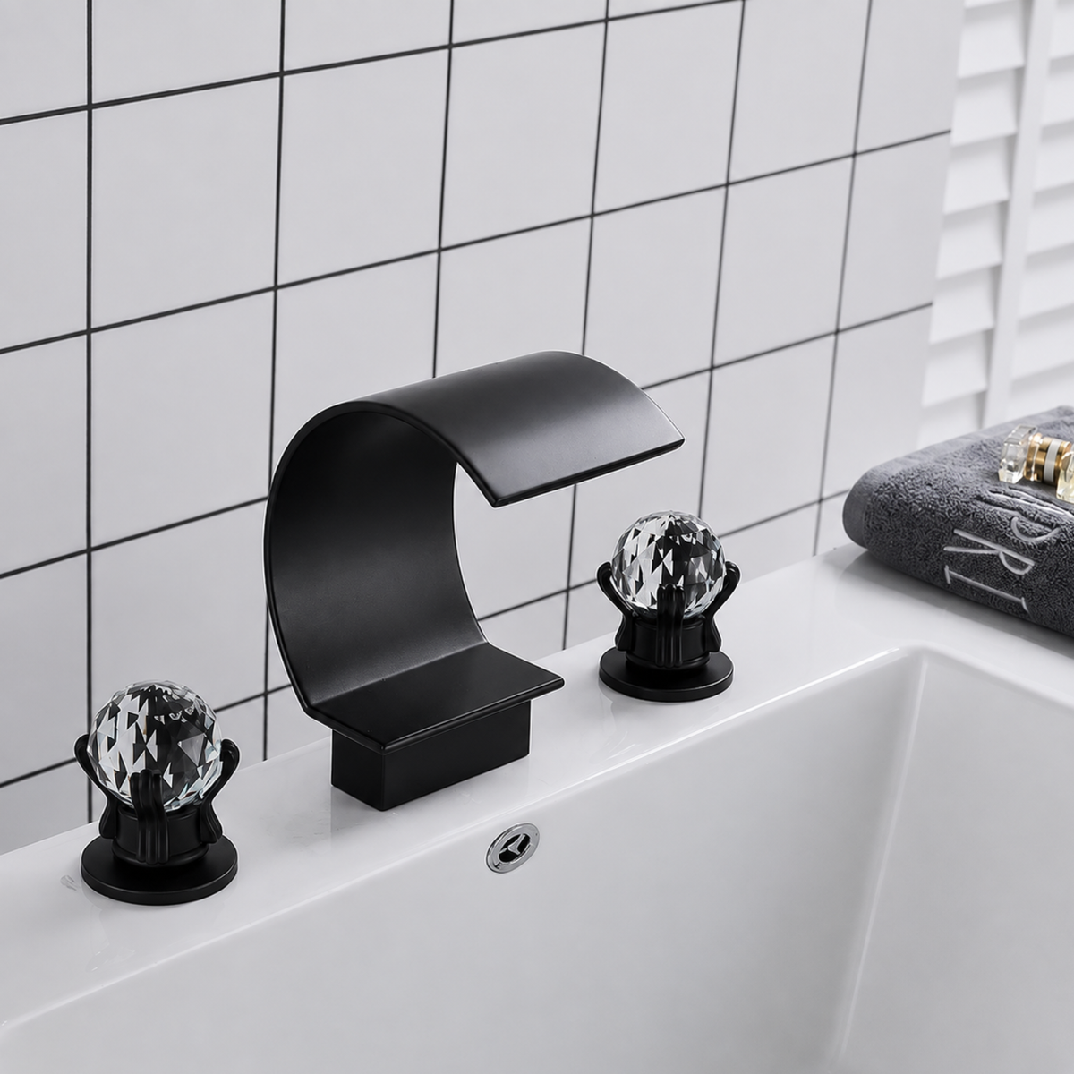 Crystalline Tub Faucet spout close-up — Chrome finish — Casa Norex