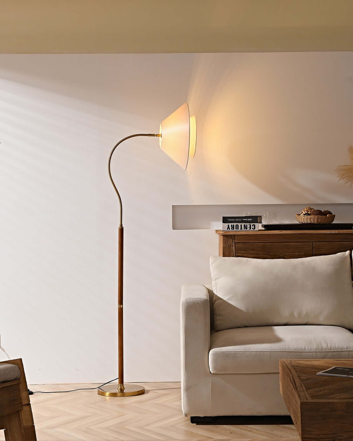 Aurelia floor lamp plug cord detail — US/UK/AU/EU plug options — Casa Norex