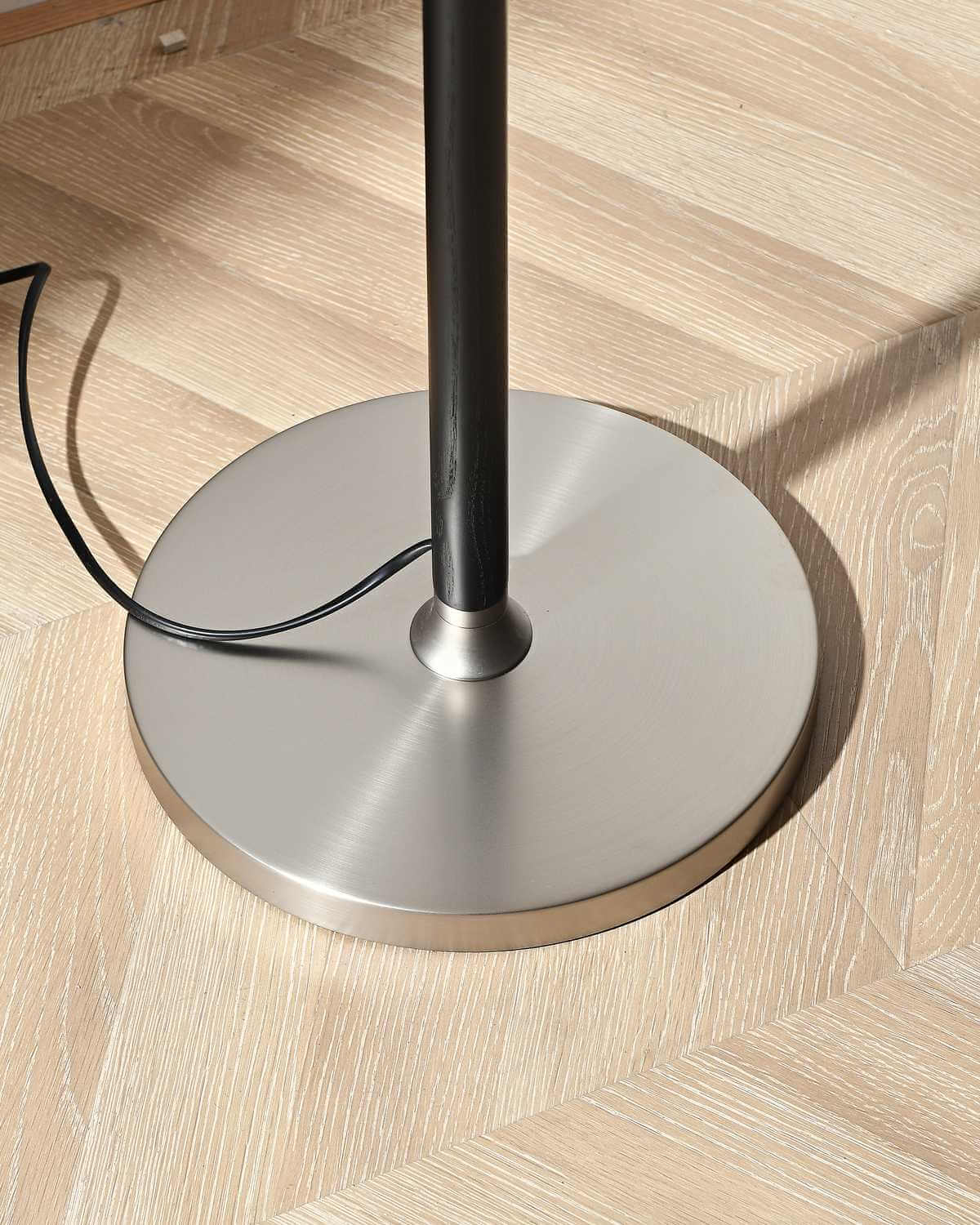 Aurelia floor lamp angled view — arched silhouette — Casa Norex