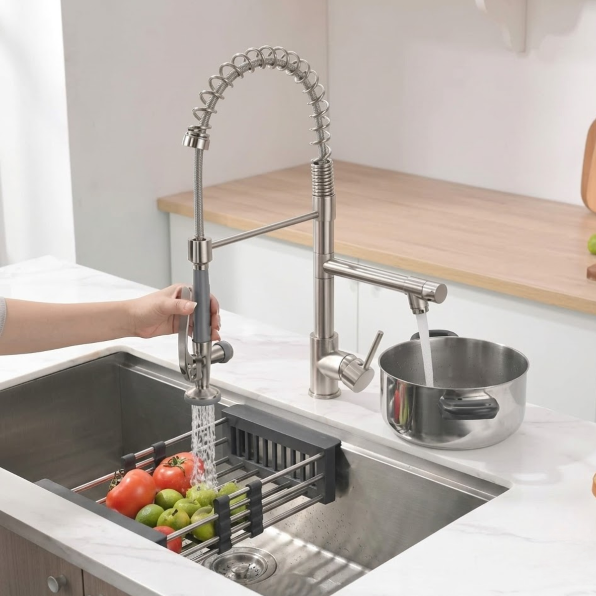 Kingswood Pull-Out Kitchen Faucet — 2-mode pull-out sprayer with lock bar, front view | Casa Norex