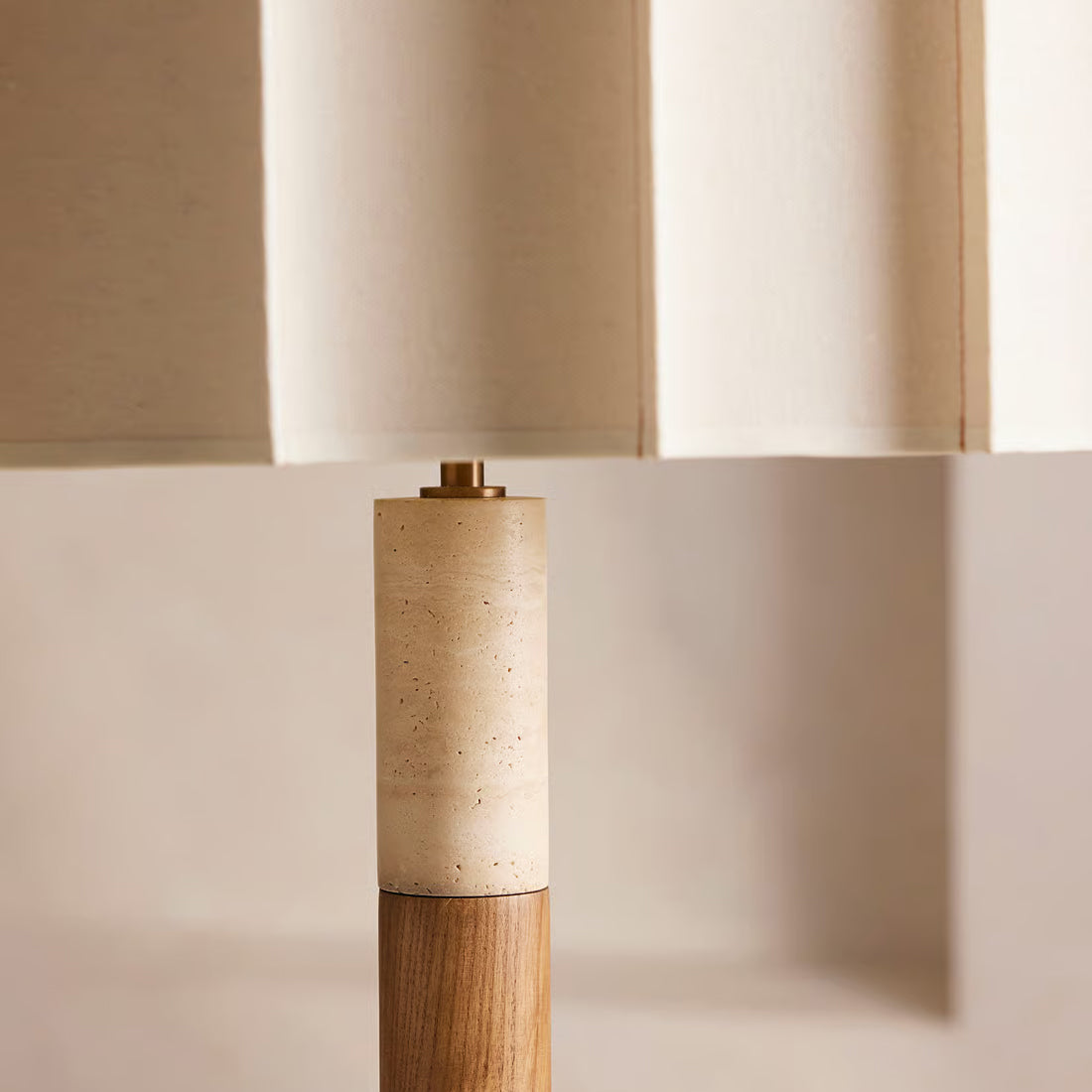 Pleated Grove lamp from above - even ambient glow - Casa Norex