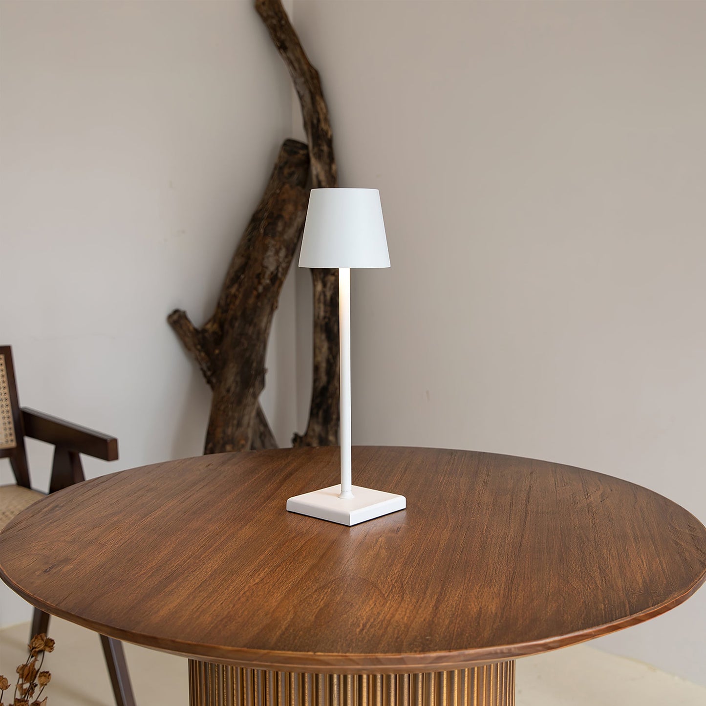 Doku Built-in Battery Table Lamp