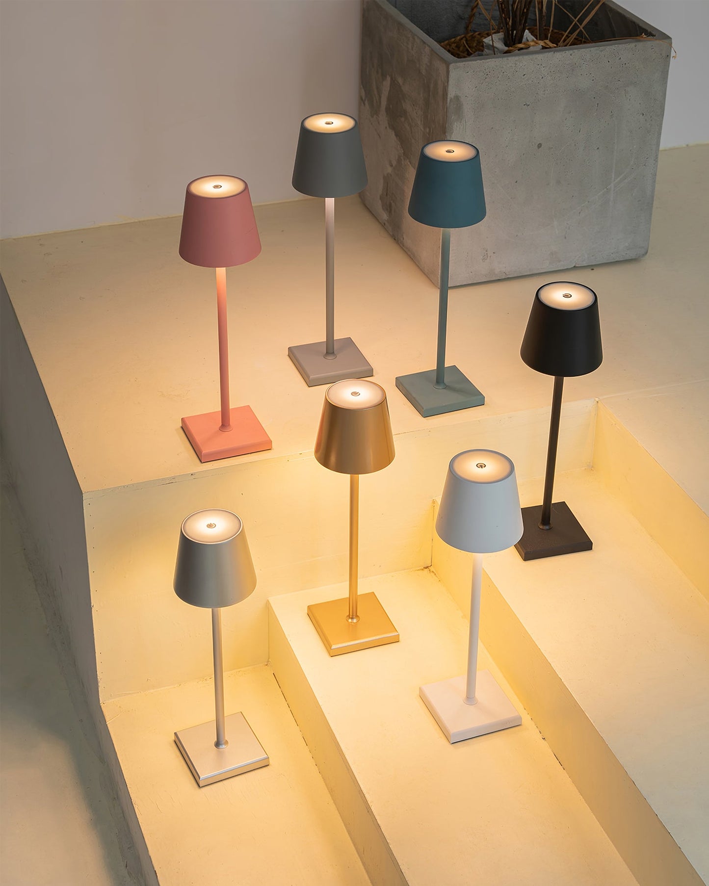 Doku Built-in Battery Table Lamp