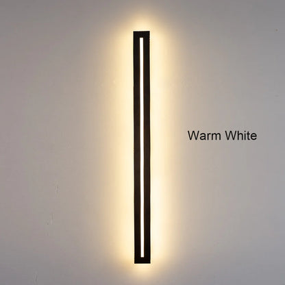Aluminum outdoor wall light — black finish, continuous LED line, IP65 | Casa Norex