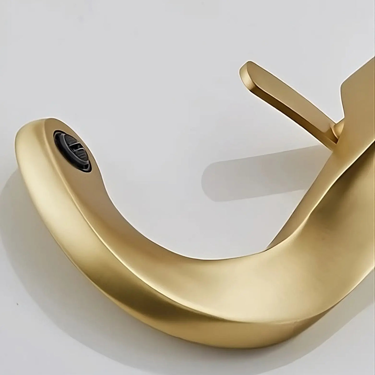 Close-up of solid brass spout and handle on Belmara Bathroom Faucet | Casa Norex