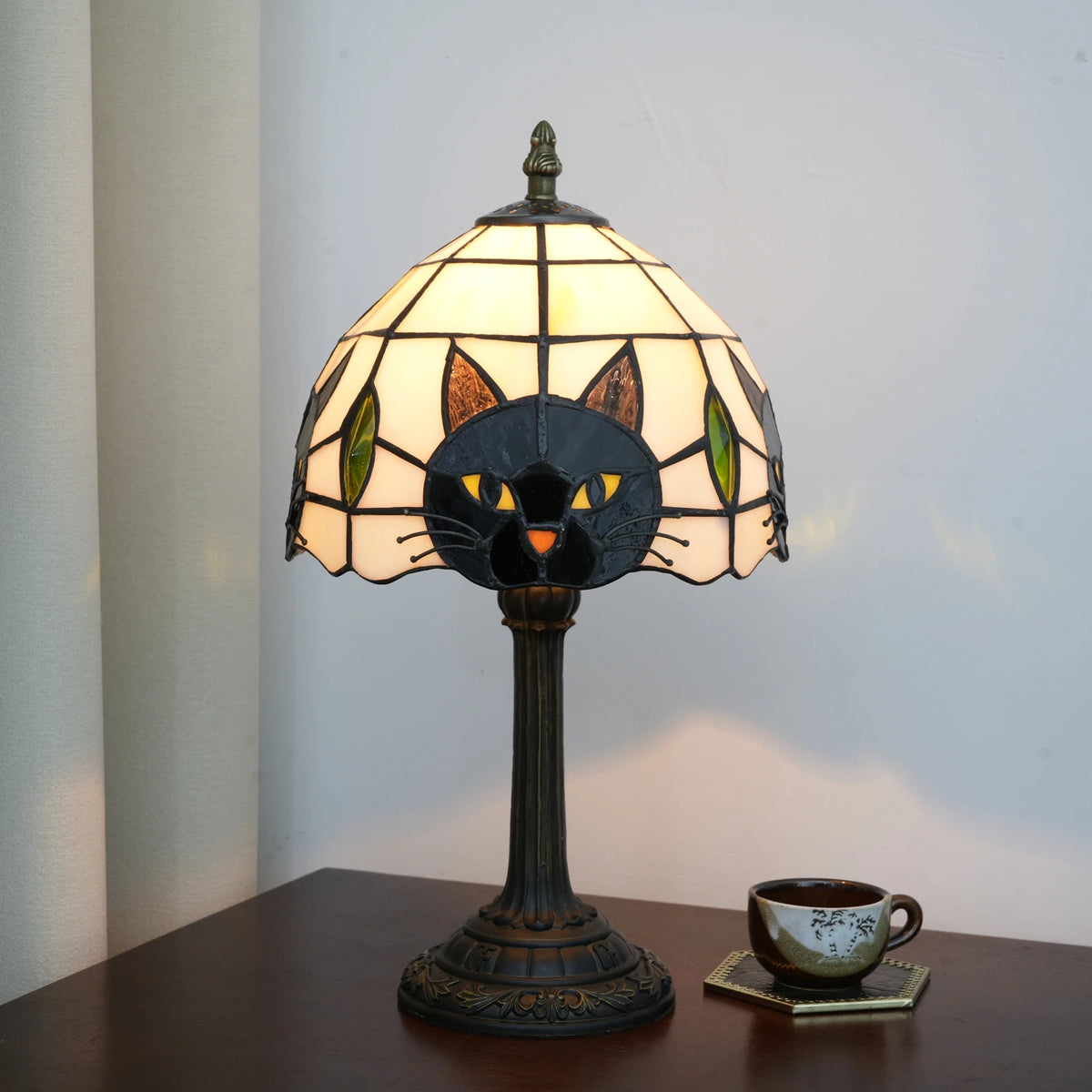 Close-up of cat silhouette shade on Miso table lamp | Casa Norex