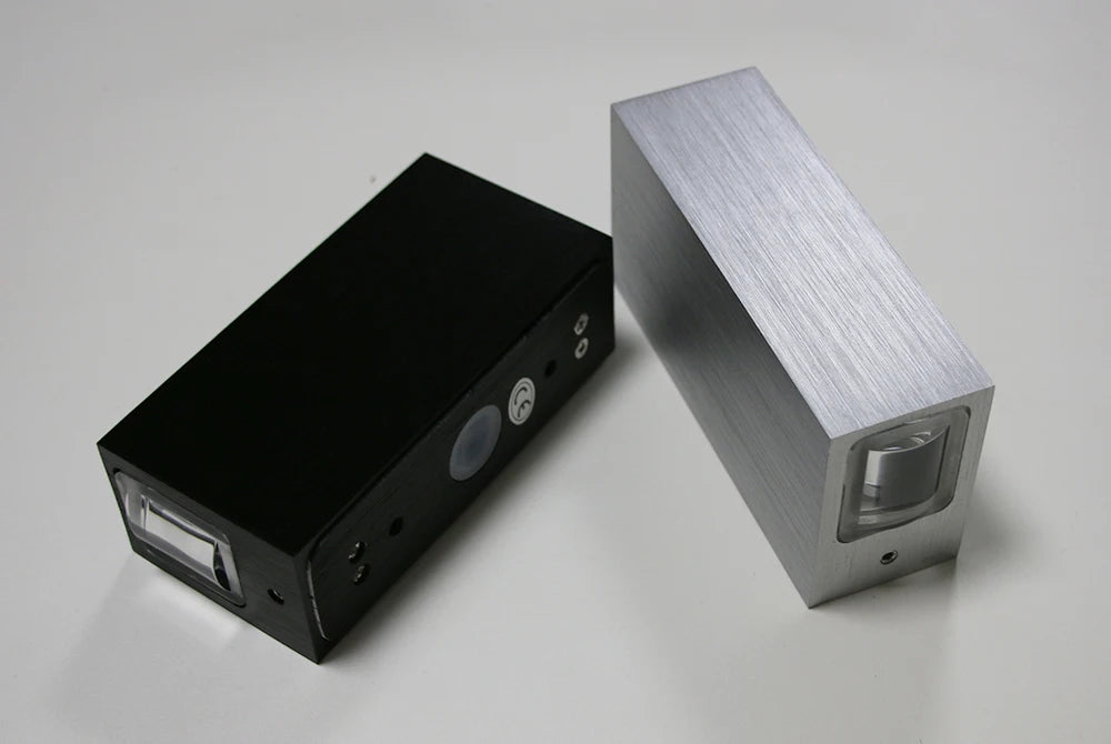 Close-up of aluminum baked-on finish on COB LED outdoor wall light — Casa Norex
