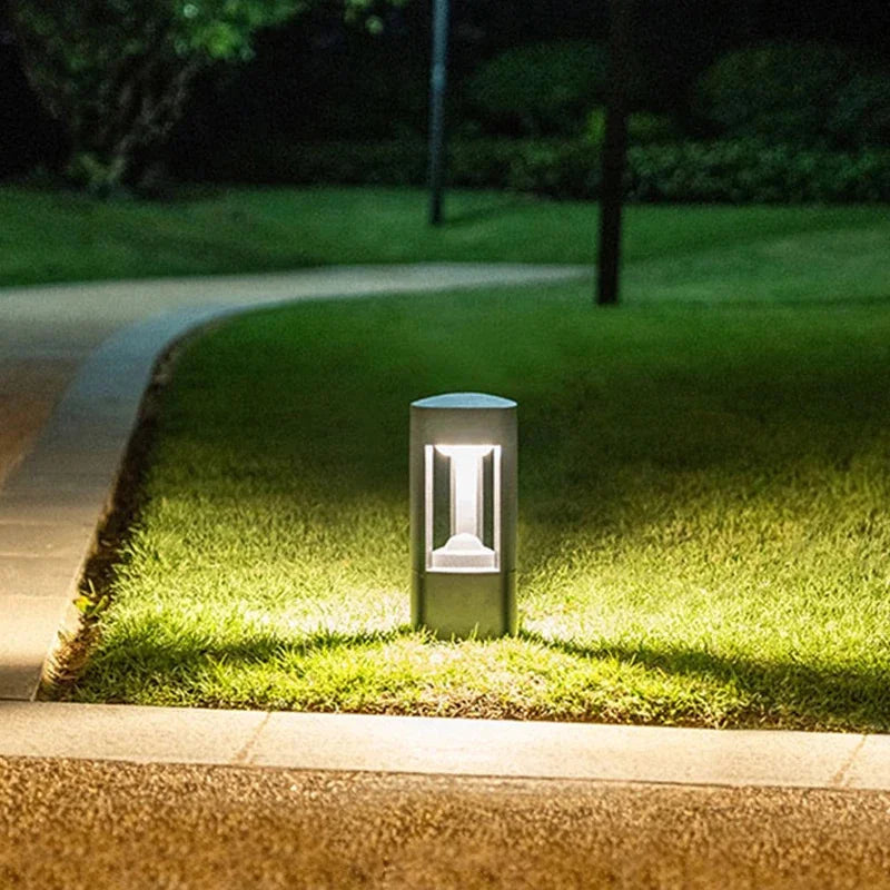 Bollard light screw fixation base plate close-up | Casa Norex