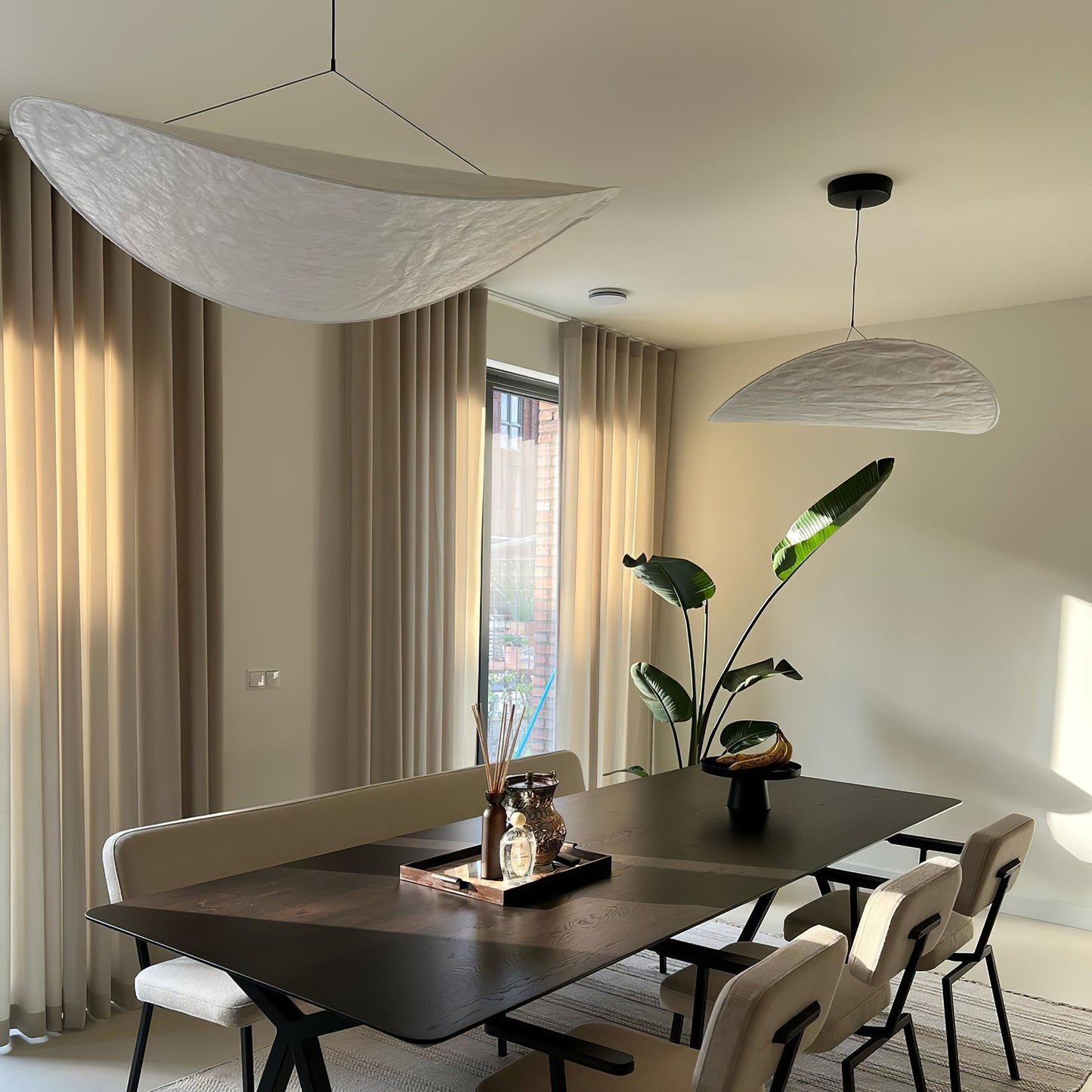 Tense Tyvek pendant lamp with black body and white shade | Casa Norex