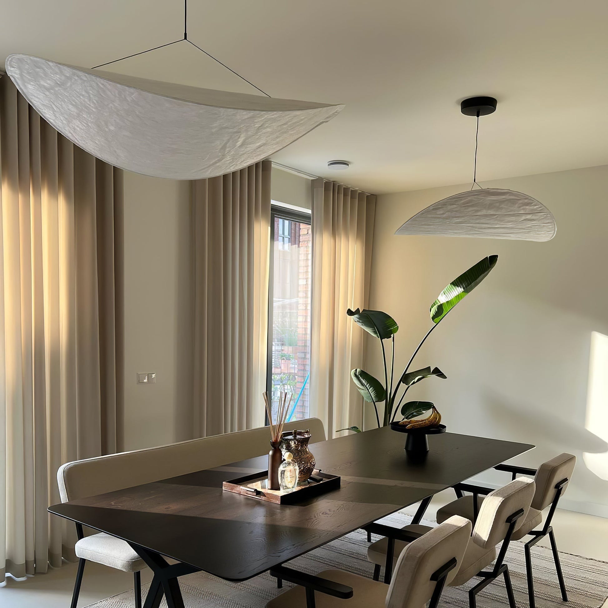 Tense Tyvek pendant lamp with black body and white shade | Casa Norex
