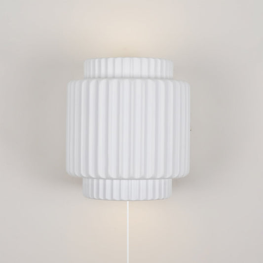 Tristan pillared resin plug-in wall lamp white indented columns | Casa Norex