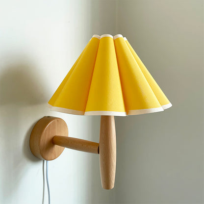 Vintage fluted wall lamp in bedroom setting warm glow - Casa Norex