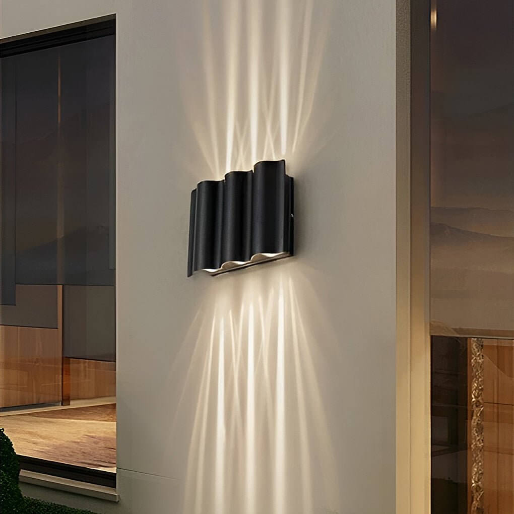 Wall light up-down projection lit at night — Casa Norex