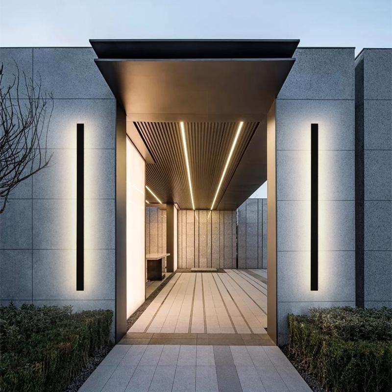 Close-up of black linear body on long linear outdoor wall light | Casa Norex