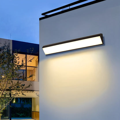 Black LED outdoor wall light — minimalist aluminum strip fixture | Casa Norex
