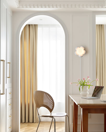 Bloom Flower plug-in lamp white finish side view - Casa Norex