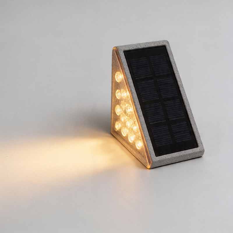 Vertex Triangle Solar Step Light, product view 2