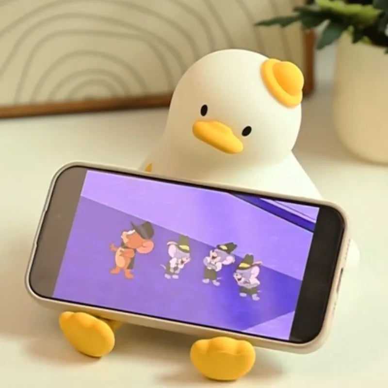 Duck night light standing beside a phone playing a video — Casa Norex