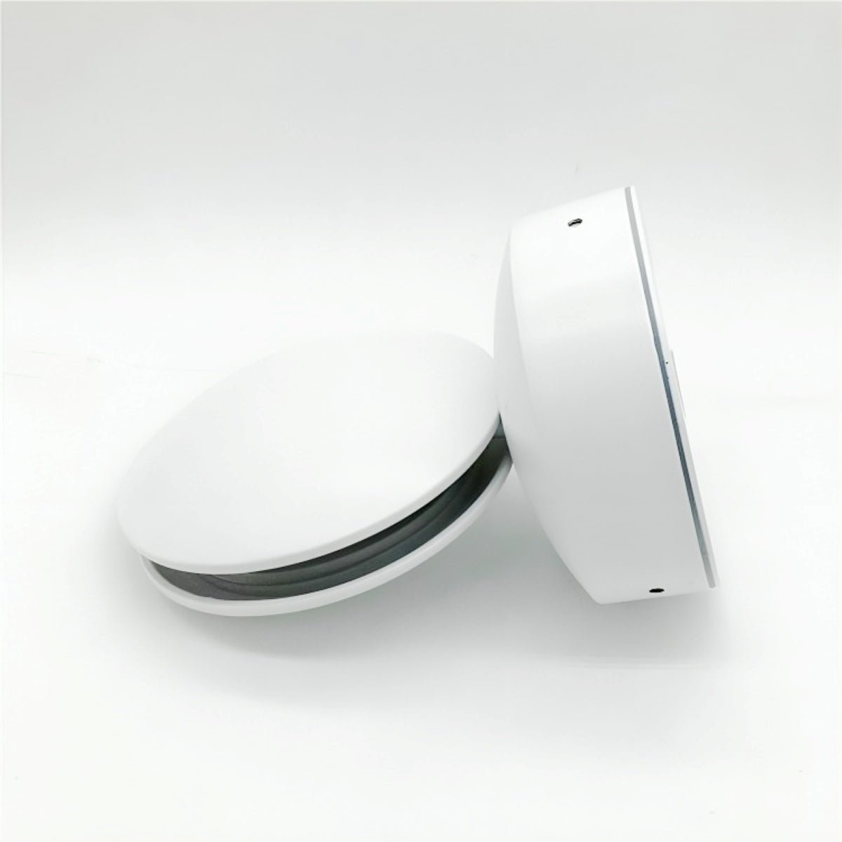 Wall spot light mounting hardware detail — Casa Norex