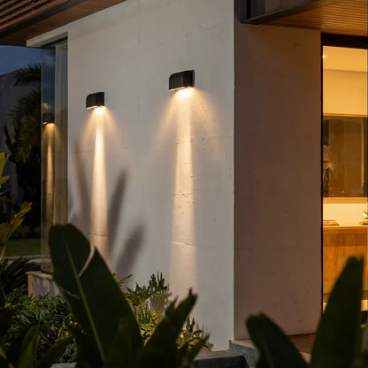 Quill spot light on a modern house | Casa Norex