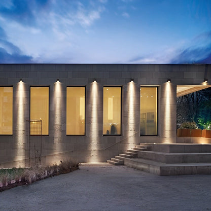 Quill spot light on a modern residential exterior — Casa Norex