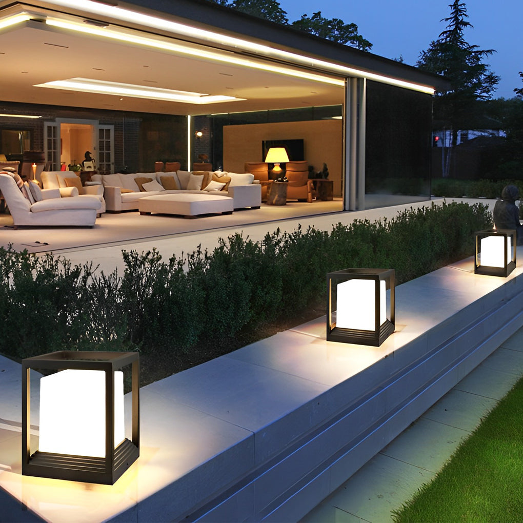 Garden pedestal light Plinth, square pedestal light along a path in lush greenery | Casa Norex