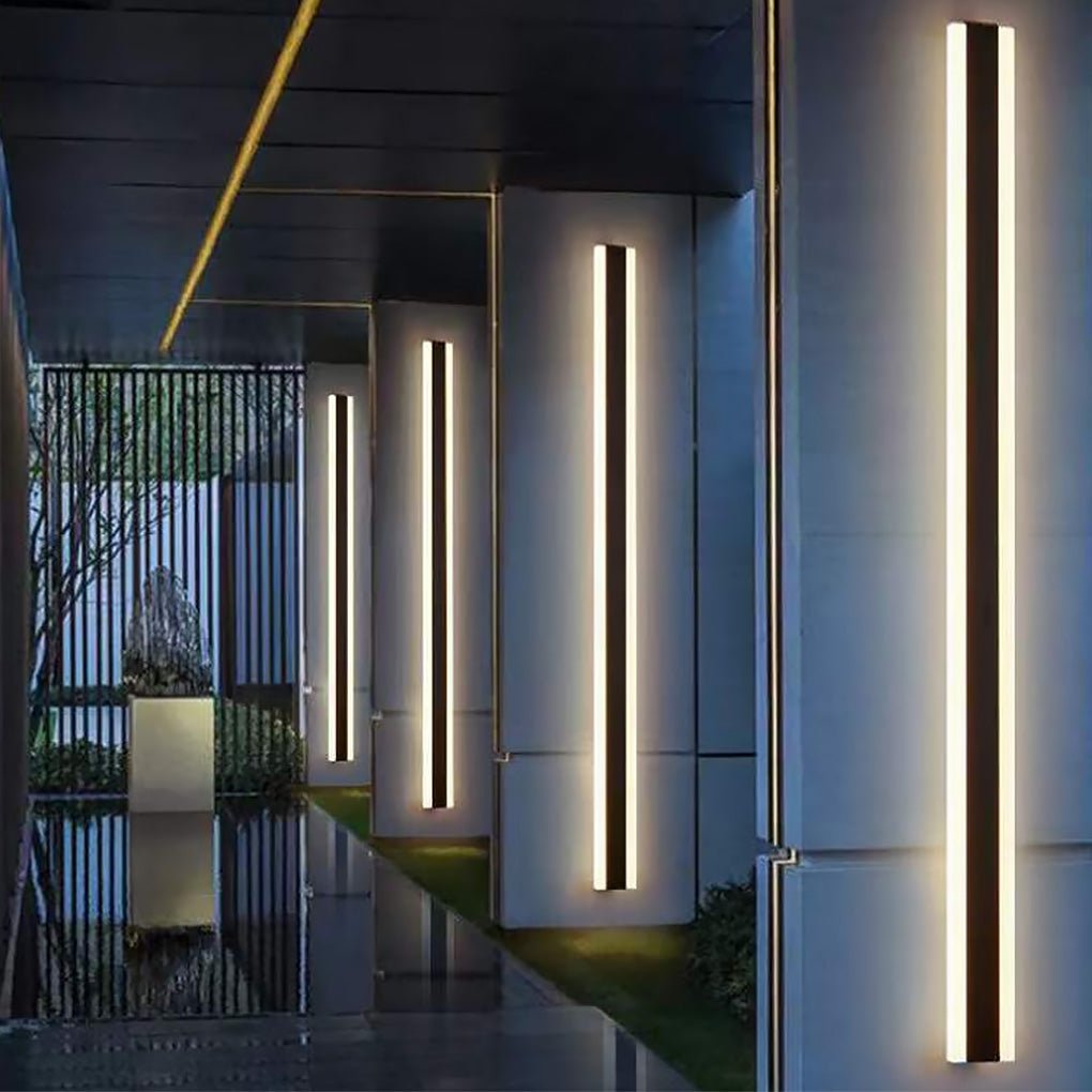 Slim outdoor wall light lighting a driveway entrance — Casa Norex