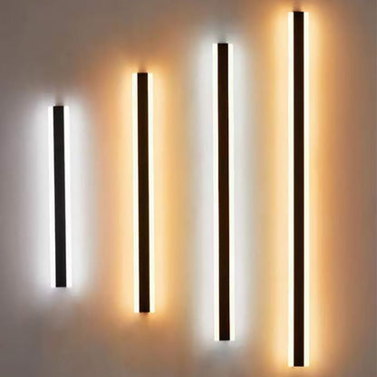 Minimalist LED wall light in a modern outdoor space — Casa Norex