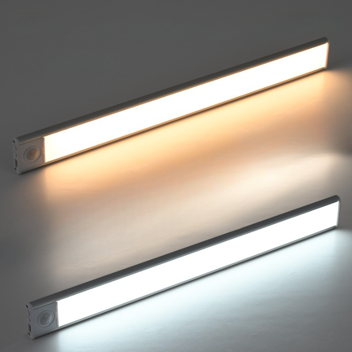 Silver and black light bars shown in warm and cool white | Casa Norex