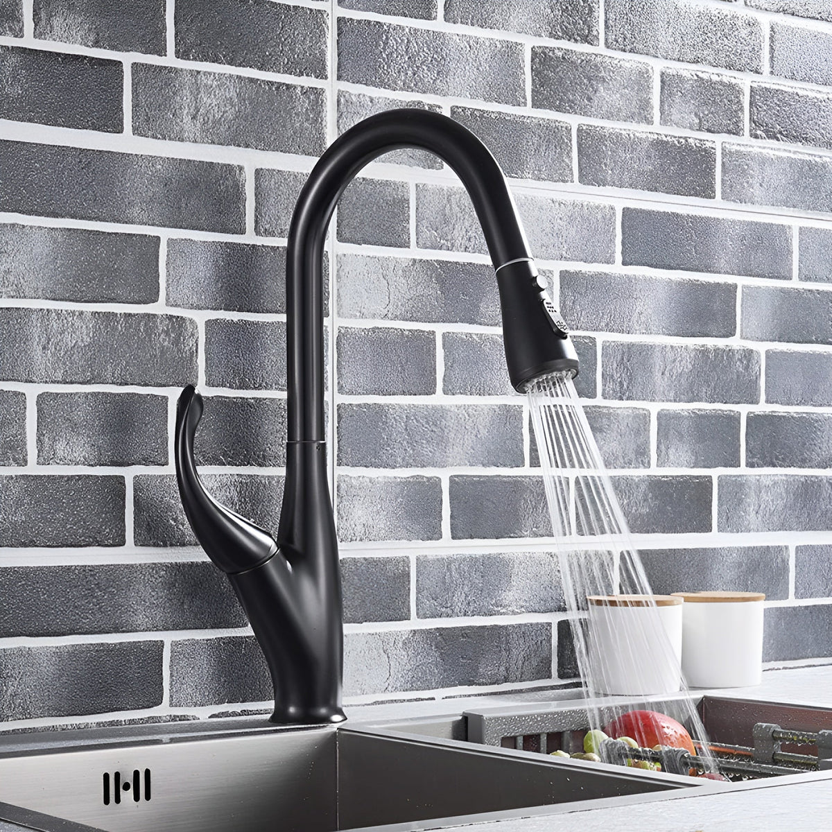 Winslow Victorian Pull-Out Kitchen Faucet — Matte Black finish, spray mode | Casa Norex