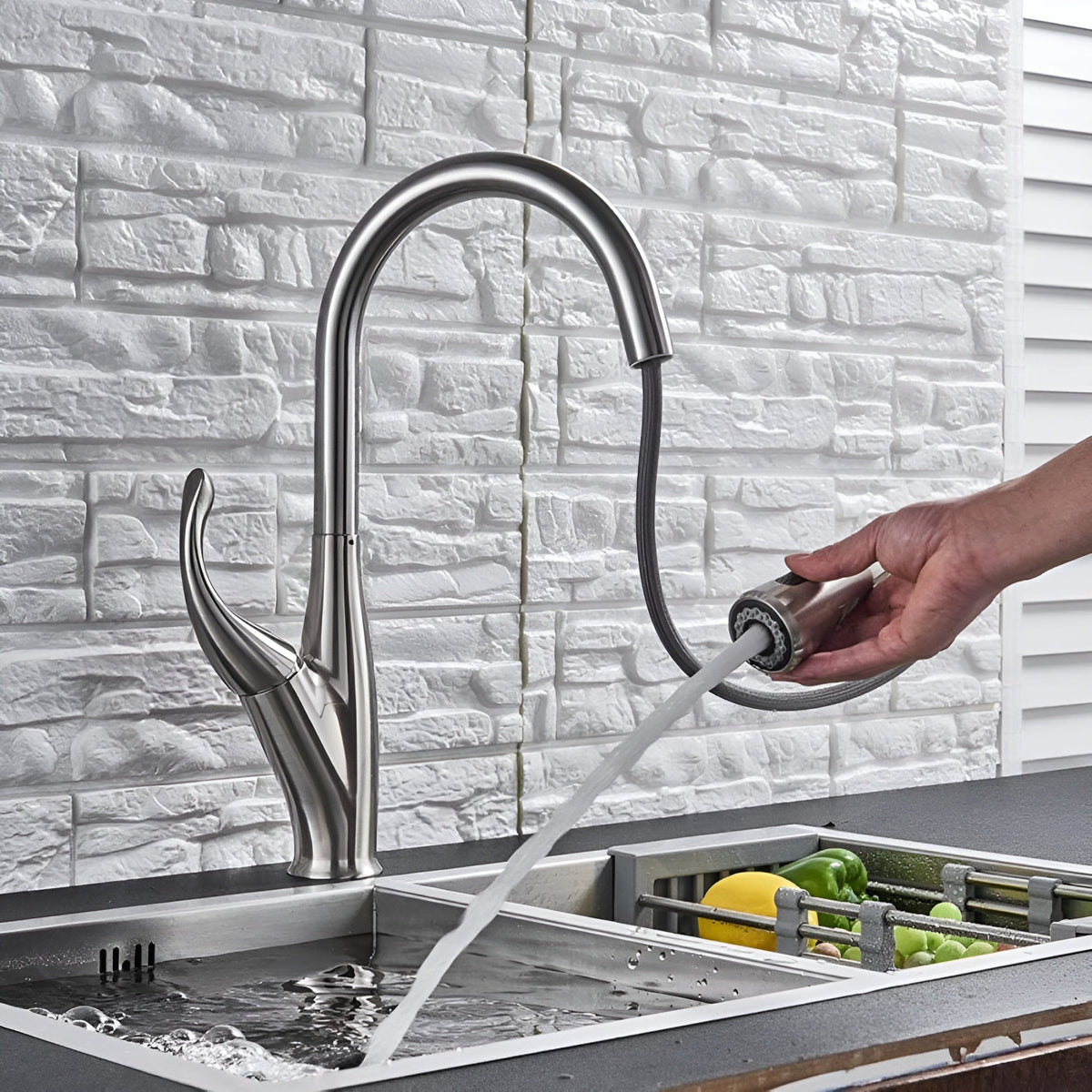 Winslow Victorian Pull-Out Kitchen Faucet — Chrome finish, pull-out spout detail | Casa Norex