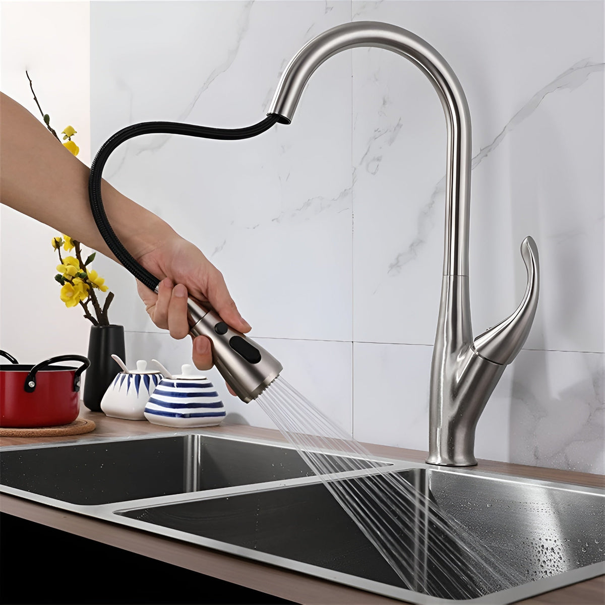 Winslow Victorian Pull-Out Kitchen Faucet — Chrome finish, spray mode | Casa Norex